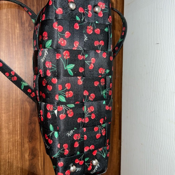 Harveys seatbelt cherry bomb large satchel shoulder bag - Picture 12 of 15